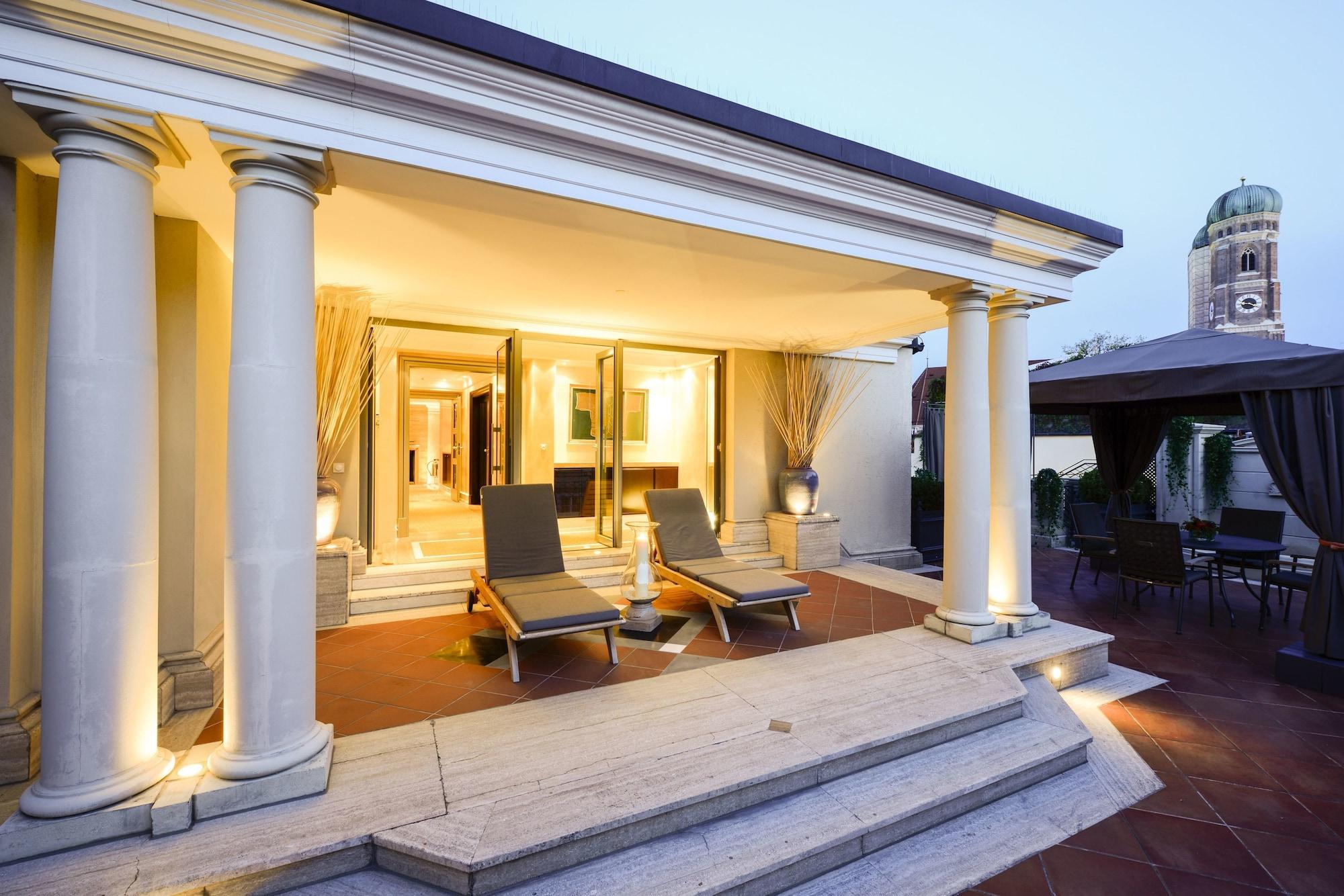โรงแรมไบเออริเชอร์โฮฟ มิวนิก ภายนอก รูปภาพ The Terrace