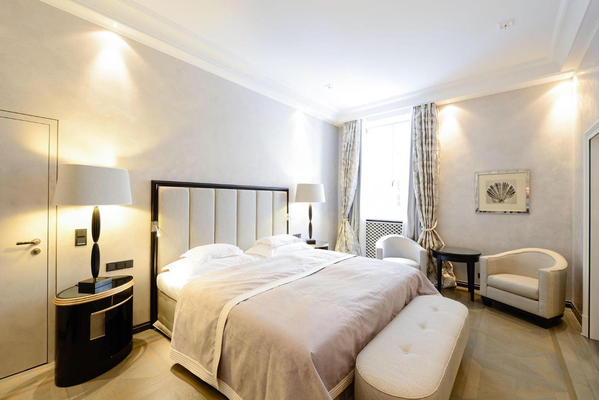 โรงแรมไบเออริเชอร์โฮฟ มิวนิก ห้อง รูปภาพ A room at the Hotel de Crillon
