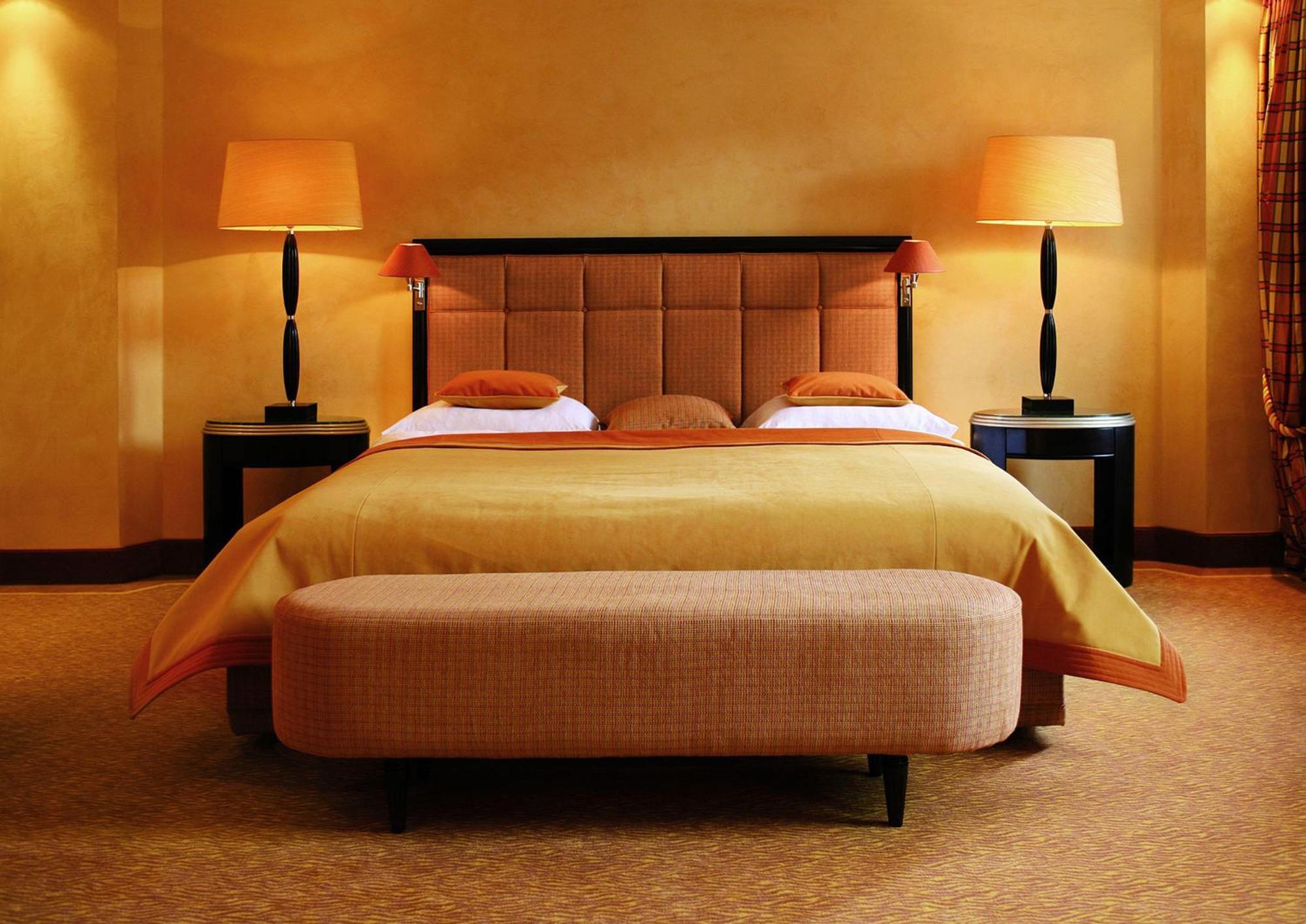 โรงแรมไบเออริเชอร์โฮฟ มิวนิก ห้อง รูปภาพ A bedroom