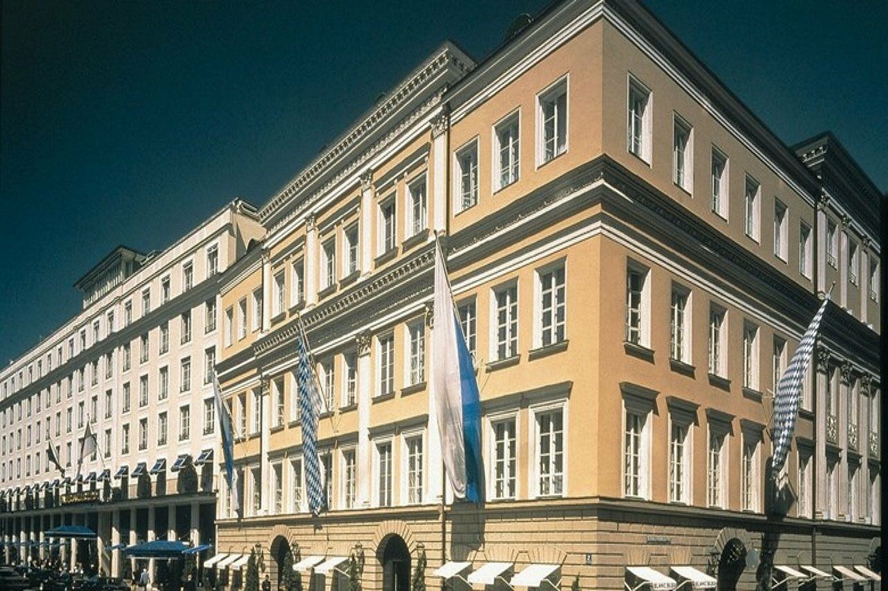 โรงแรมไบเออริเชอร์โฮฟ มิวนิก ภายนอก รูปภาพ The Grand Hotel