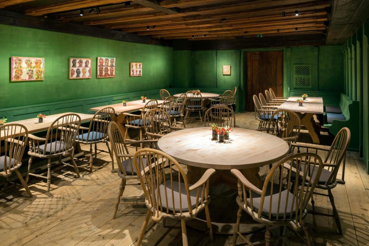 โรงแรมไบเออริเชอร์โฮฟ มิวนิก ภายนอก รูปภาพ The dining room at the restaurant